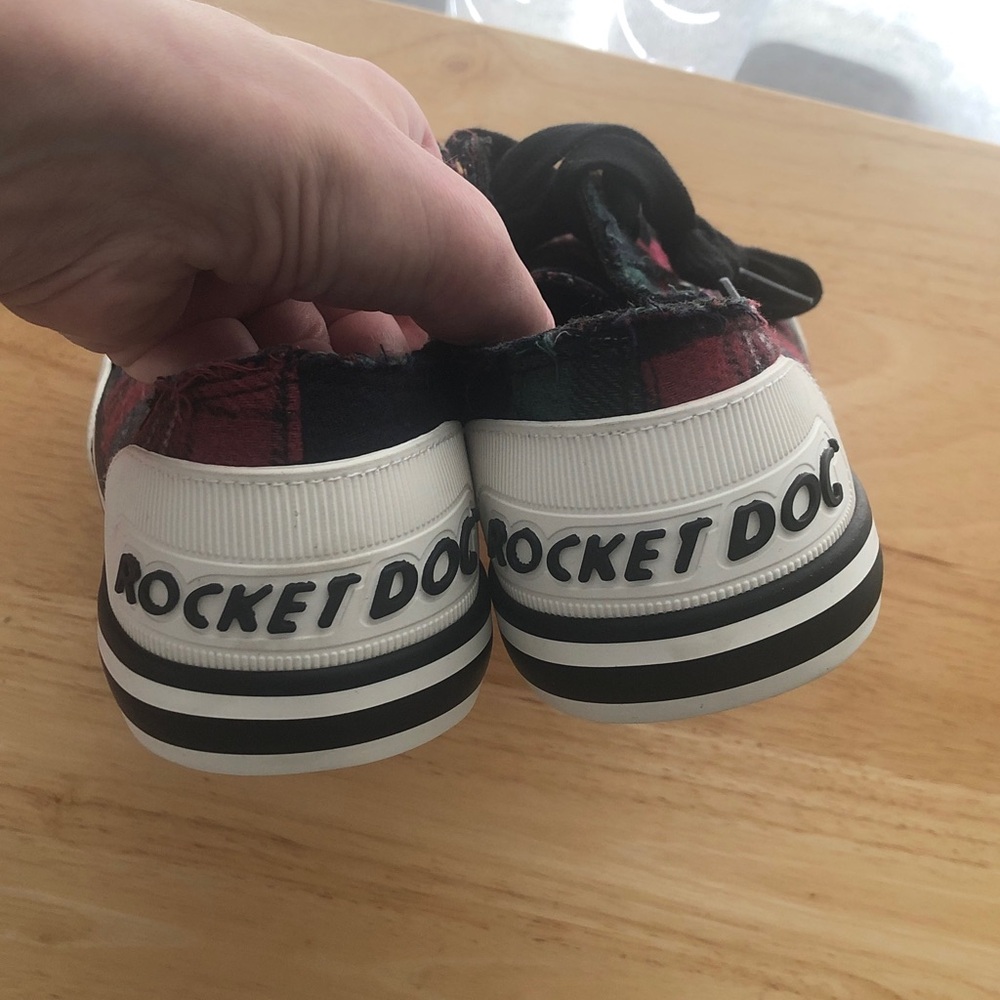 NWOT Rocket Dog Black Red Green Plaid Size 8 Sneaker Shoes - Picture 3 of 8